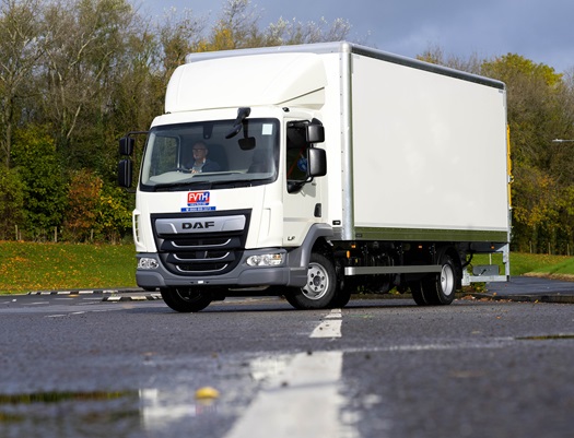 First-DAF-LF-with-new-PACCAR-driveline-delivered-02